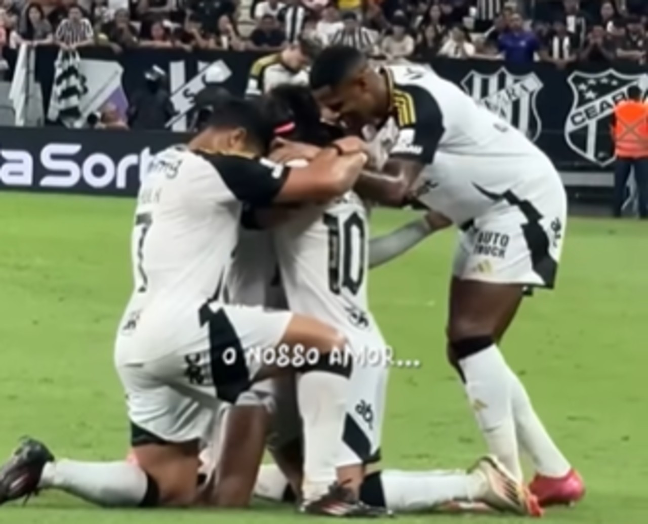 Atlético celebra retorno ao Brasileirão com samba de Arlindo Cruz