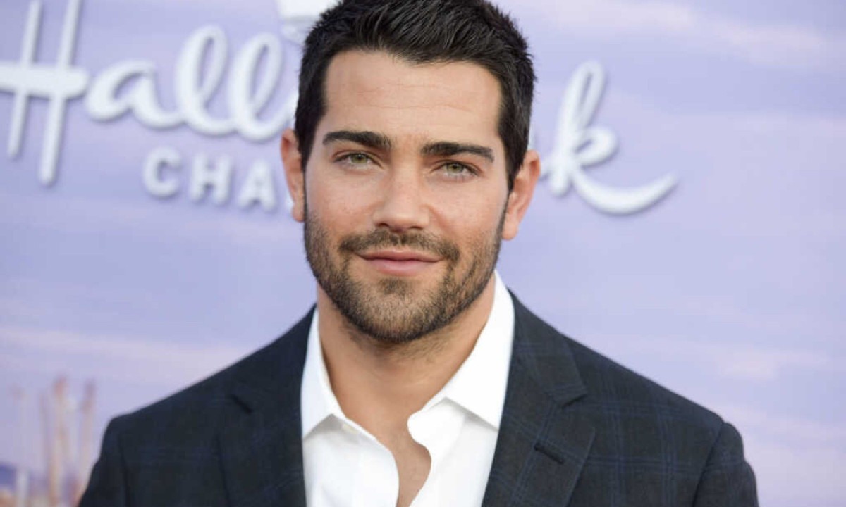 Ator Jesse Metcalfe revela que perdeu papel em 'The Vampire Diaries' por ser considerado bonito demais