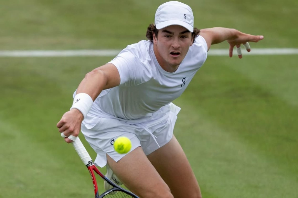 João Fonseca sofre, e Nicolas Jarry elimina brasileiro em Wimbledon
