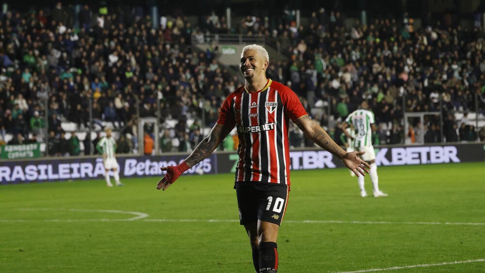São Paulo conquista primeira vitória fora de casa no Brasileiro, e Luciano reage