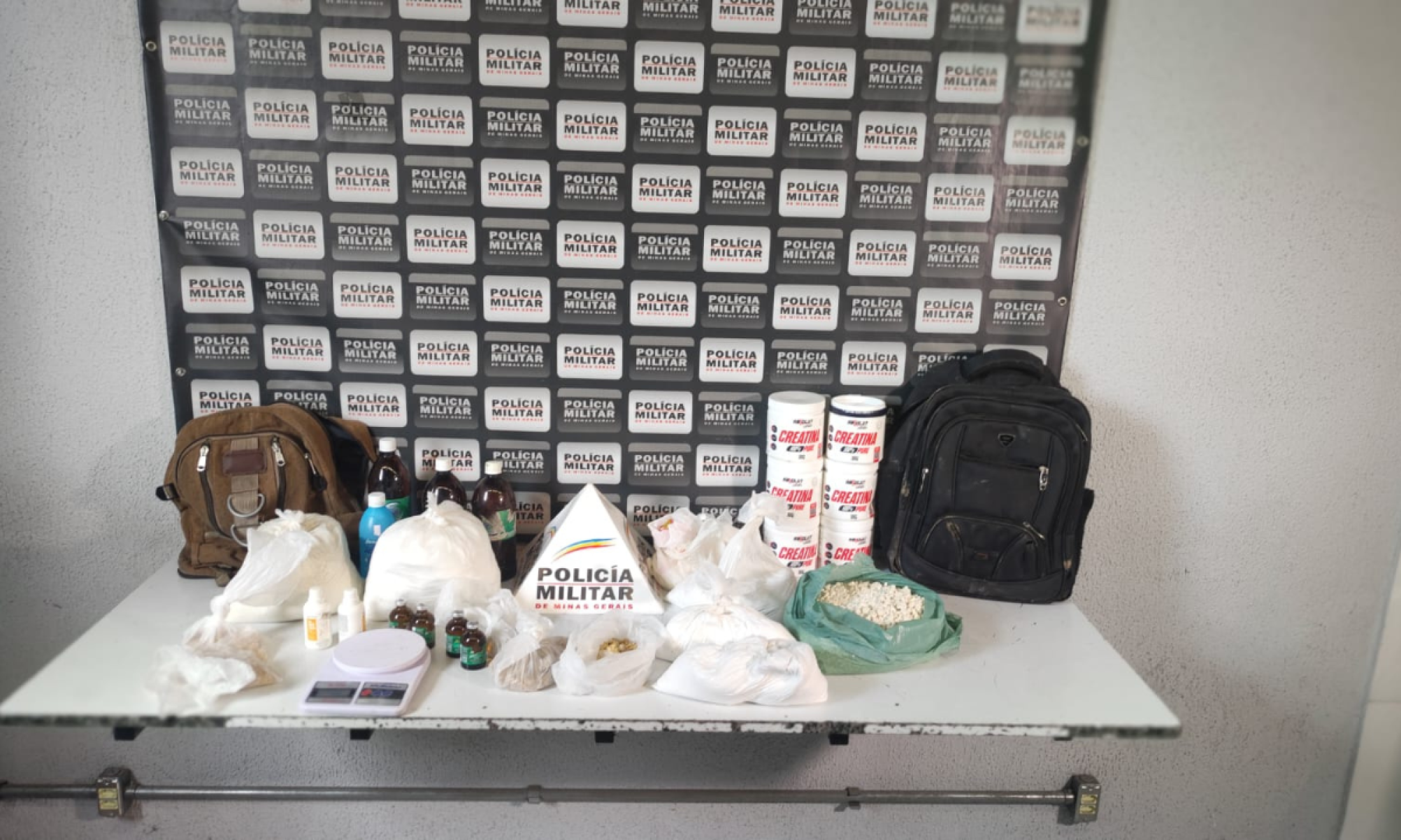 Polícia descobre laboratório de cocaína e apreende mais de 12 kg de drogas