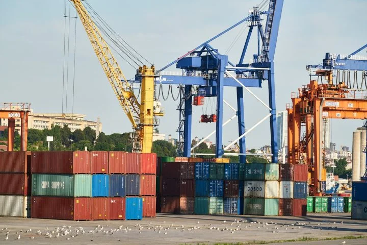 Tarifa dos EUA pode reduzir em até R$ 175 bilhões o PIB brasileiro, aponta Fiemg