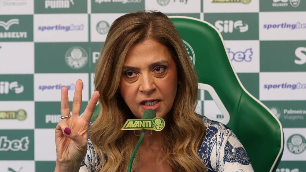 Conselheiros do Palmeiras articulam mudança no estatuto para nova reeleição de Leila Pereira
