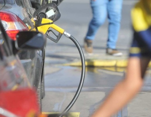 Governo acredita que redução do dólar pode atenuar aumento do diesel