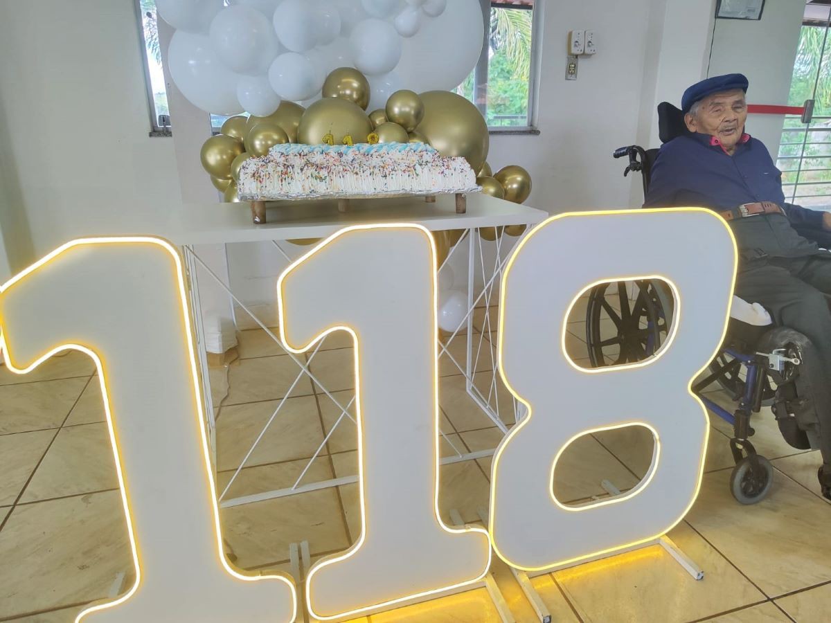 Mineiro completa 118 anos pulando Carnaval e fazendo pilates