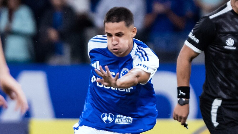 Cria do Cruzeiro é convocado para a Seleção Brasileira Sub-20 e renova contrato com o clube