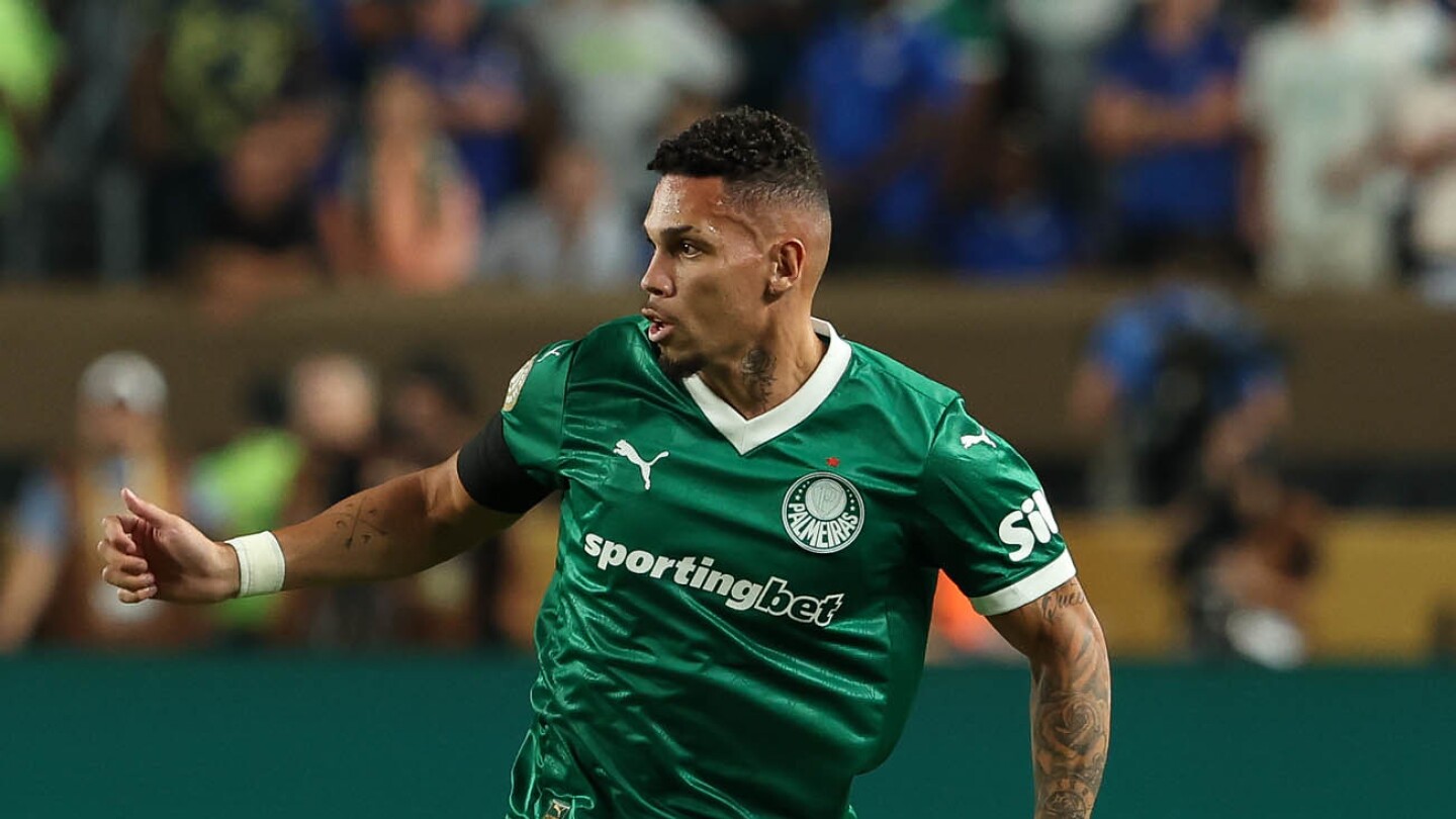 Paulinho perderá temporada em momento de alta e obriga Palmeiras a contratar